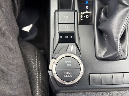 Certified 2025 Toyota 4Runner SR5 AWD/4WD image 29