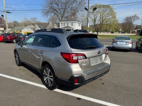 Used 2018 Subaru Outback 3.6R Limited AWD/4WD image 6