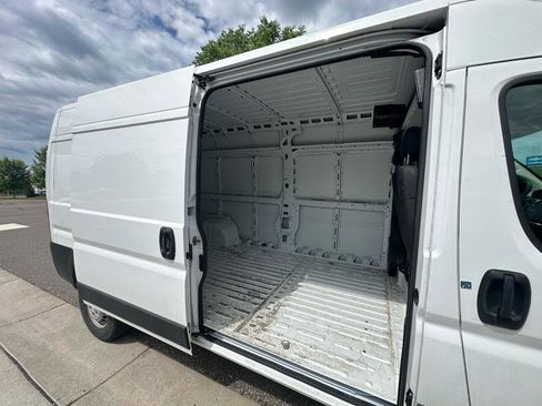 Used 2024 RAM ProMaster 2500 FWD image 11