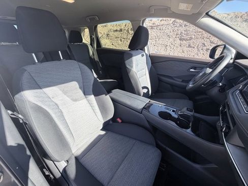 Used 2023 Nissan Rogue SV image 30