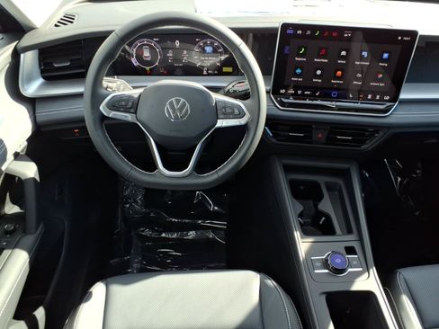 New 2026 Volkswagen Tiguan SE AWD/4WD image 15