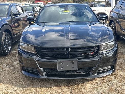 Used 2023 Dodge Charger SXT image 2