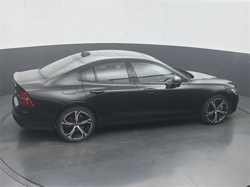 Used 2024 Volvo S60 B5 Plus image 26