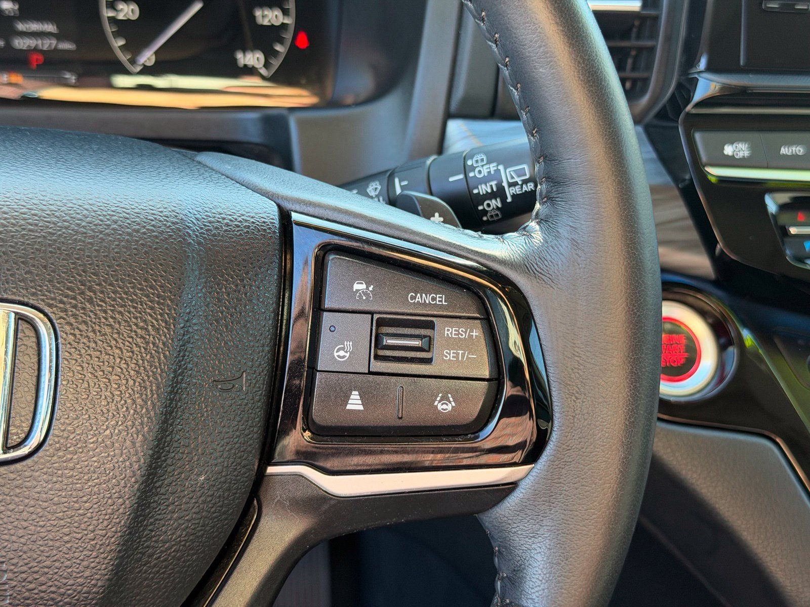 Used 2025 Honda Odyssey Elite image 18