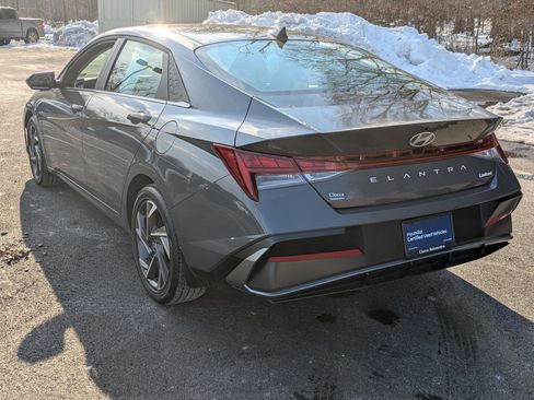 Certified 2025 Hyundai Elantra Limited image 7