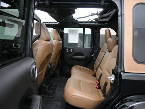 Used 2022 Jeep Wrangler Unlimited Sahara w/ Cold Weather Group AWD/4WD image 14
