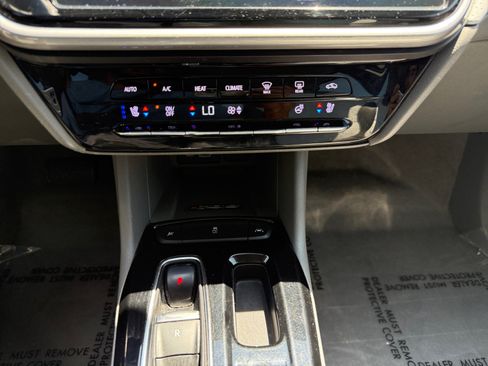 Used 2022 Chevrolet Bolt EUV Premier FWD image 13