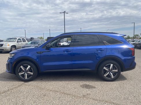 Certified 2022 Kia Sorento S FWD image 3