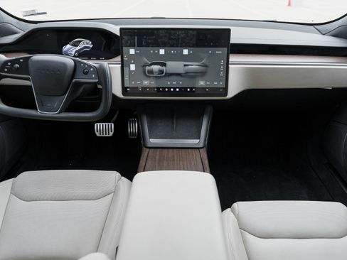 Used 2023 Tesla Model S Standard Range image 8