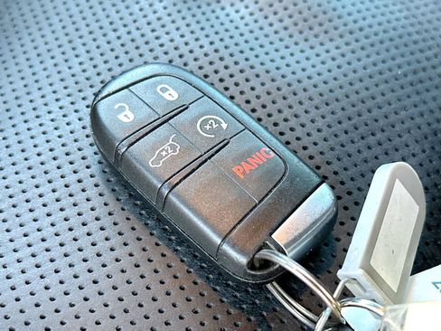 Used 2021 Jeep Grand Cherokee Limited w/ Quick Order Package 28K 80th AWD/4WD image 29