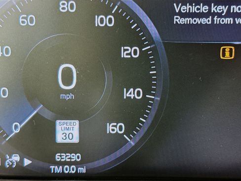 Used 2022 Volvo XC40 T5 Momentum AWD/4WD image 14