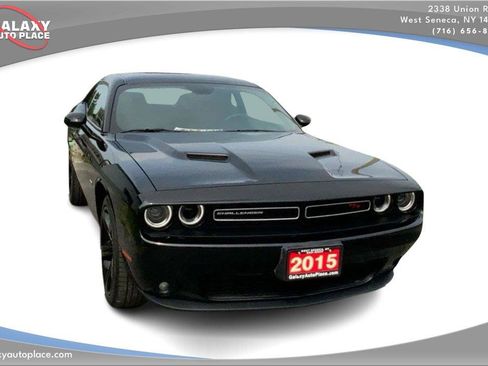 Used 2015 Dodge Challenger R/T w/ Quick Order Package 28B R/T RWD image 3