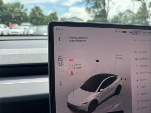 Used 2026 Tesla Model Y 2WD image 29