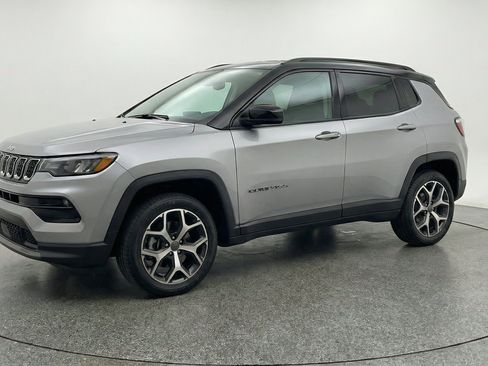 Used 2025 Jeep Compass Limited AWD/4WD image 3