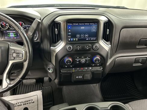 Used 2022 Chevrolet Silverado 1500 LT AWD/4WD image 18