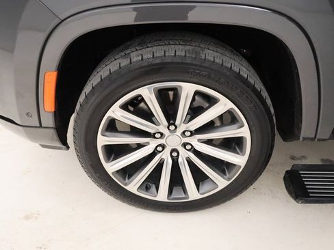 Used 2022 Jeep Grand Wagoneer Series II w/ Convenience Group III image 7