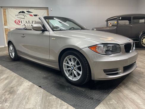 Used 2010 BMW 128i Convertible image 4