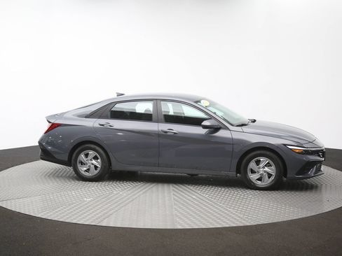 Used 2024 Hyundai Elantra SE FWD image 44