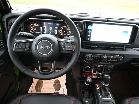 New 2025 Jeep Wrangler Unlimited Rubicon image 16