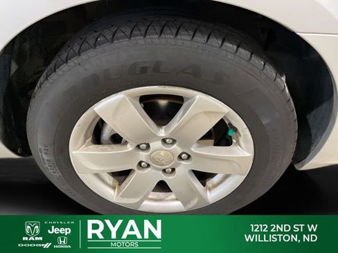 Used 2007 Kia Rondo LX w/ Convenience Pkg image 13