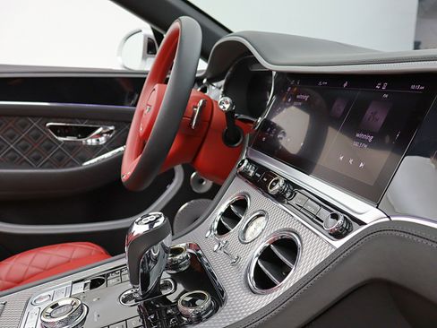 Certified 2022 Bentley Continental GT Mulliner AWD/4WD image 40