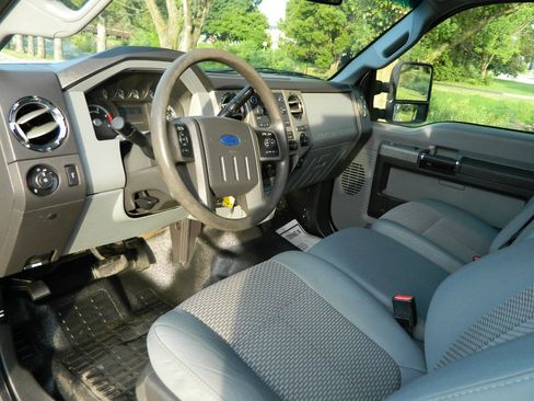 Used 2011 Ford F250 XLT w/ Advanced Security Group AWD/4WD image 12