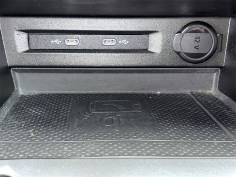 Used 2022 Volkswagen Tiguan SE R-Line image 10