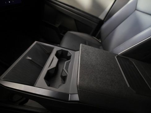 Used 2025 Tesla Cybertruck AWD Crew Cab image 44