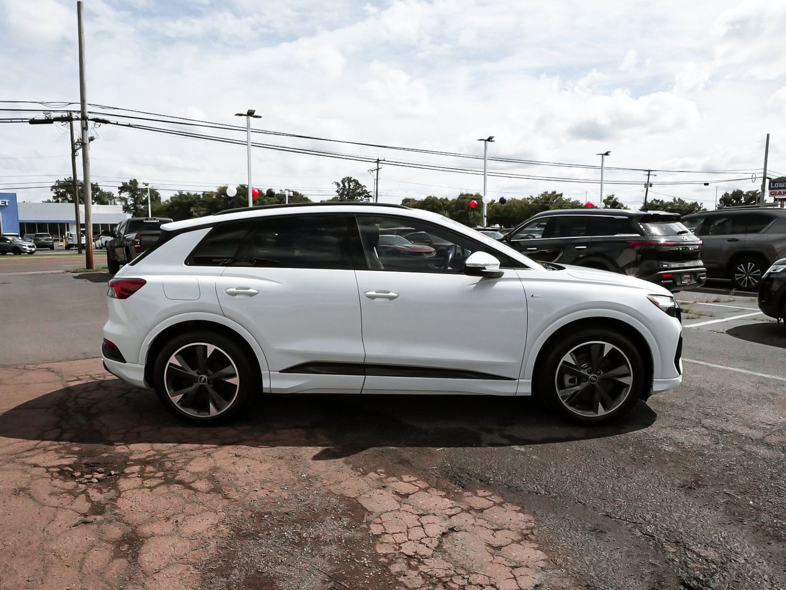Used 2025 Audi Q4 e-tron Premium w/ Convenience Package AWD/4WD image 7
