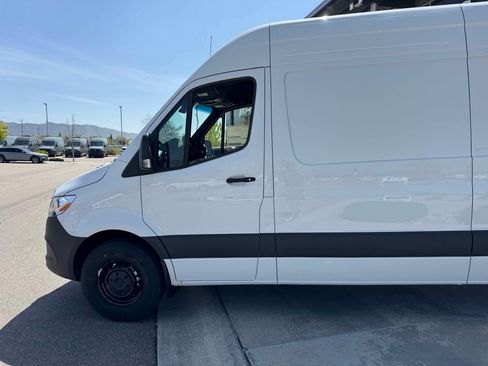 New 2025 Mercedes-Benz Sprinter 2500 image 2