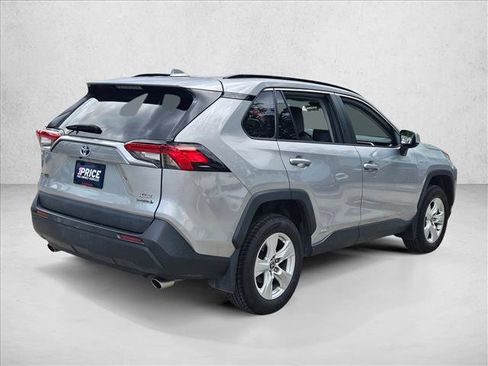 Used 2021 Toyota RAV4 XLE w/ Convenience Package AWD/4WD image 5