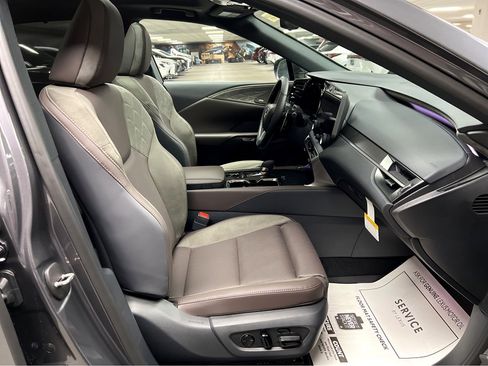 New 2026 Lexus RX 450h AWD image 33