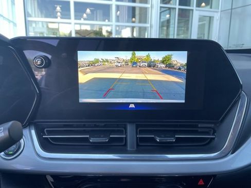 Used 2025 Chevrolet Trax LT FWD image 23