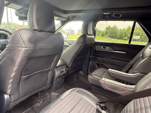 Certified 2025 Ford Explorer ST-Line w/ Premium Package AWD/4WD image 23