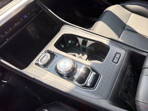 Used 2024 Jeep Wagoneer Launch Edition AWD/4WD image 19