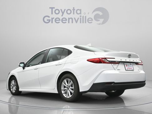 Used 2025 Toyota Camry LE w/ Convenience Package FWD image 8
