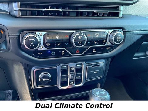 Used 2025 Jeep Wrangler Unlimited Sahara AWD/4WD image 15