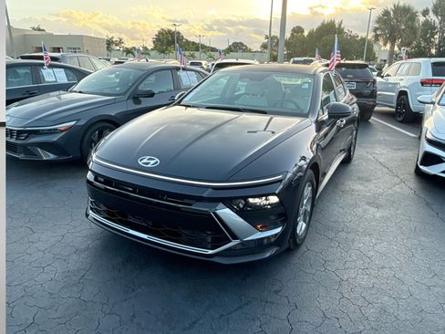 New 2025 Hyundai Sonata SE image 3
