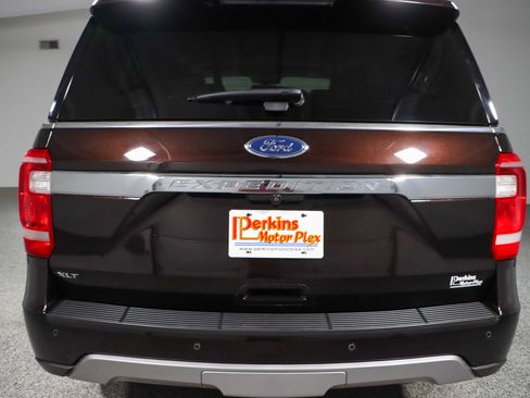 Used 2021 Ford Expedition XLT image 8