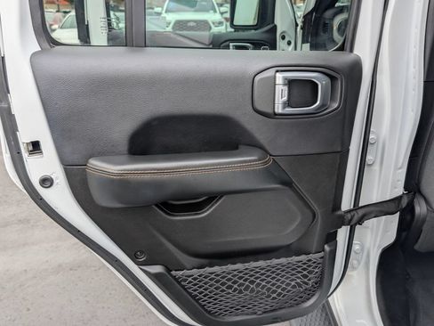Used 2024 Jeep Wrangler Unlimited Sahara AWD/4WD image 15