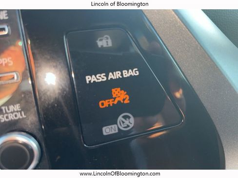 Used 2022 Toyota Highlander XLE image 53