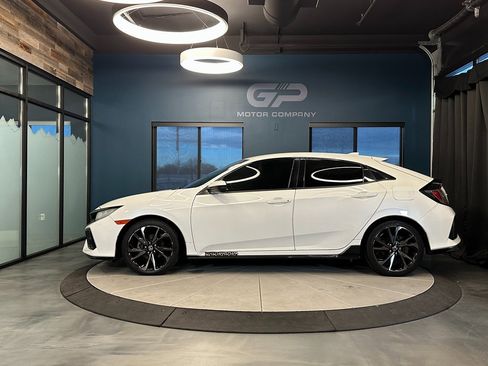 Used 2018 Honda Civic Sport image 6
