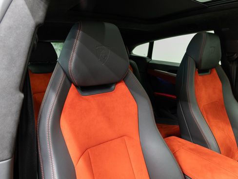 Used 2019 Lamborghini Urus AWD/4WD image 22