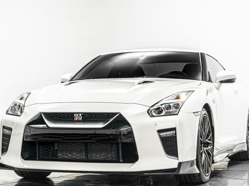 Used 2021 Nissan GT-R Premium AWD/4WD image 5
