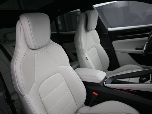 Certified 2025 Porsche Macan Electric RWD image 29