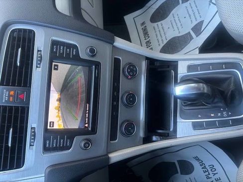 Used 2017 Volkswagen Golf S image 17