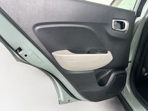 Used 2025 Hyundai Venue SEL FWD image 25