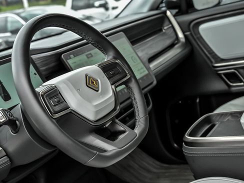 Used 2023 Rivian R1S Adventure AWD/4WD image 21