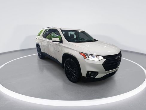 Used 2021 Chevrolet Traverse RS FWD image 2