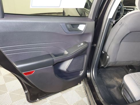 Used 2022 Ford Escape SE w/ SE Sport Appearance Package image 43